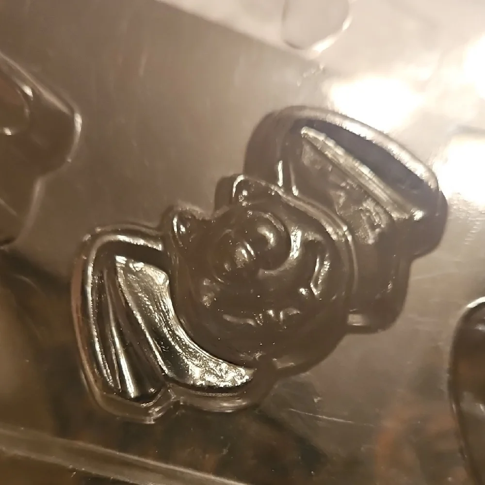 Wilton 4 Piece Easyer Cookie Cutter Set And 3 Halloween Chocolate Molds